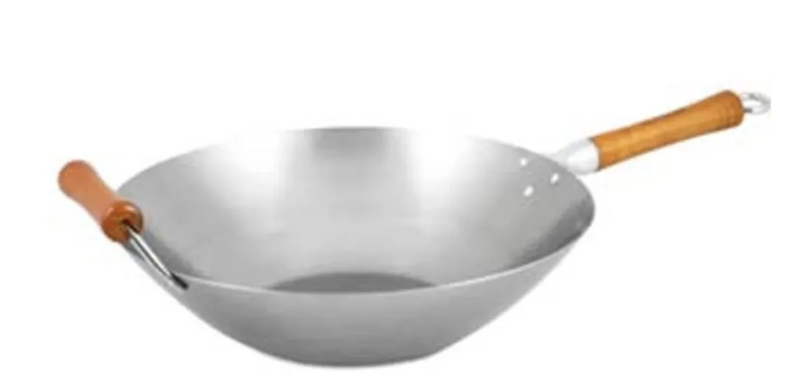 En flot wok fra Ken Hom, der er kendt som en af de førende asiatiske kokke i verden.