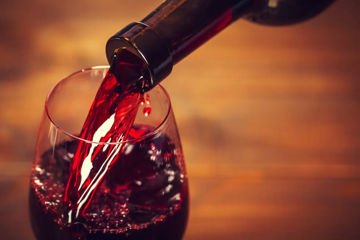 Hvordan åbner man en vin uden proptrækker