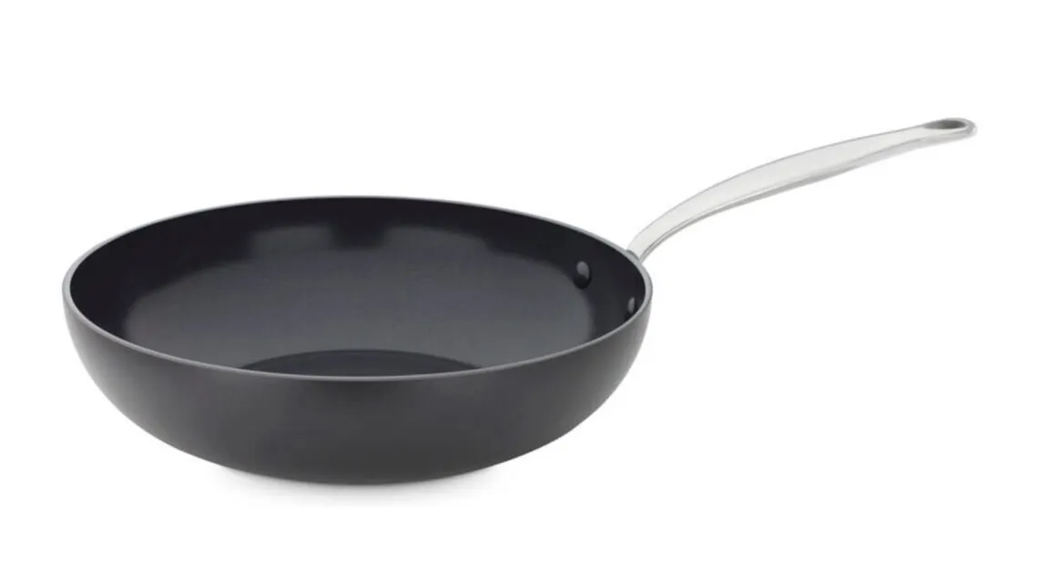 Tilbered nemt dine favoritretter i denne smukke wokpande fra GreenPan Barcelona.