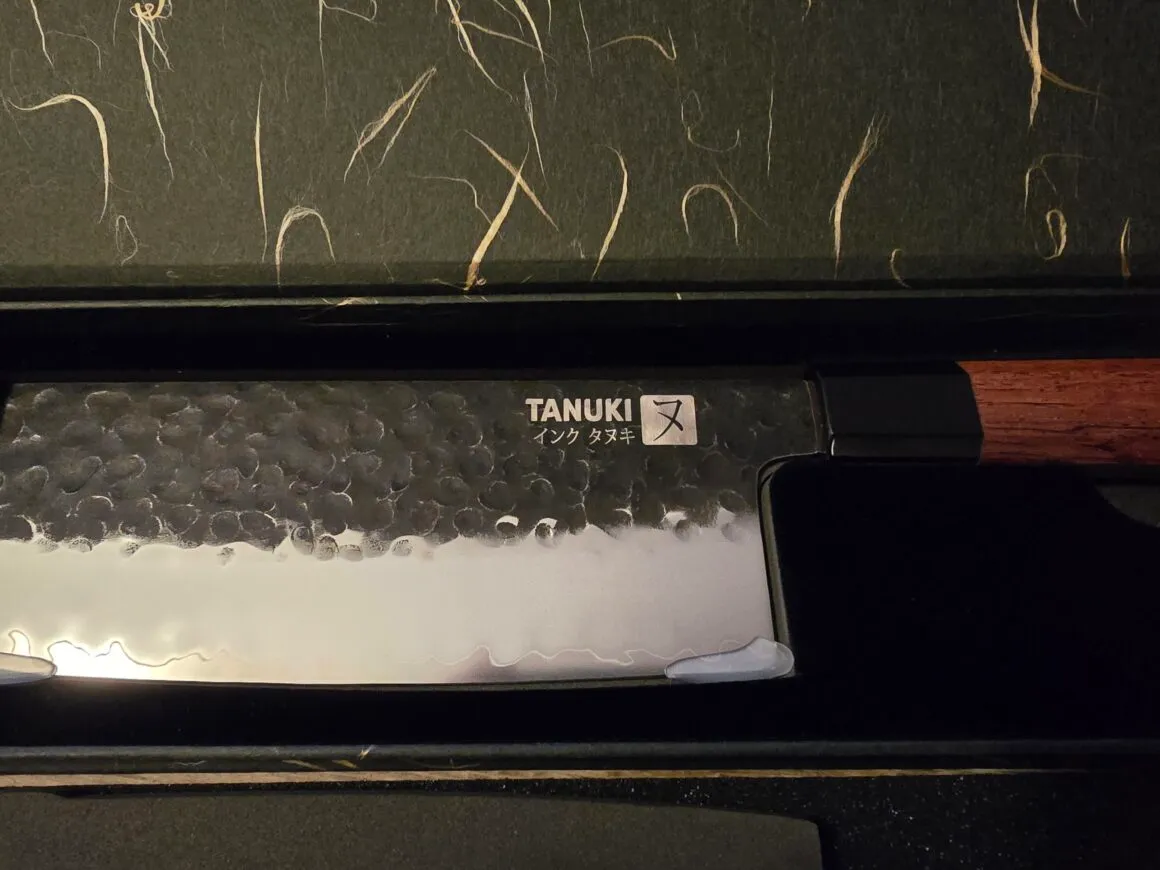 Udpaking af Tanuki kniven fra USHI.dk