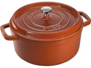 Staub La Cocotte Rund Gryde er en æstetisk smuk støbejernsgryde.