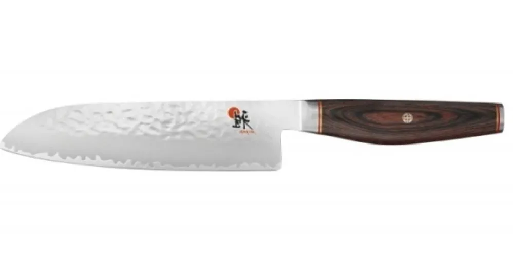 MIYABI 6000 MCT fra Zwilling er en æstetisk og knivskarp japansk kokkekniv med et skafte af pakkatræ.