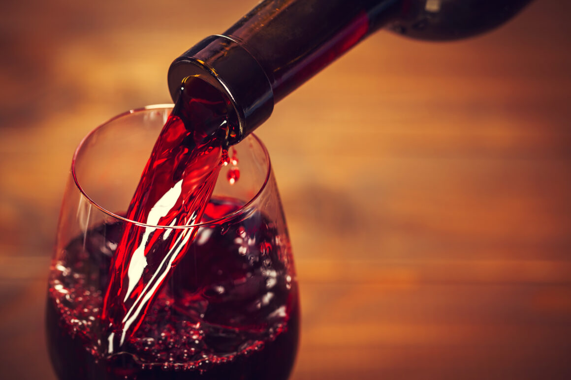 Hvordan åbner man en vin uden proptrækker