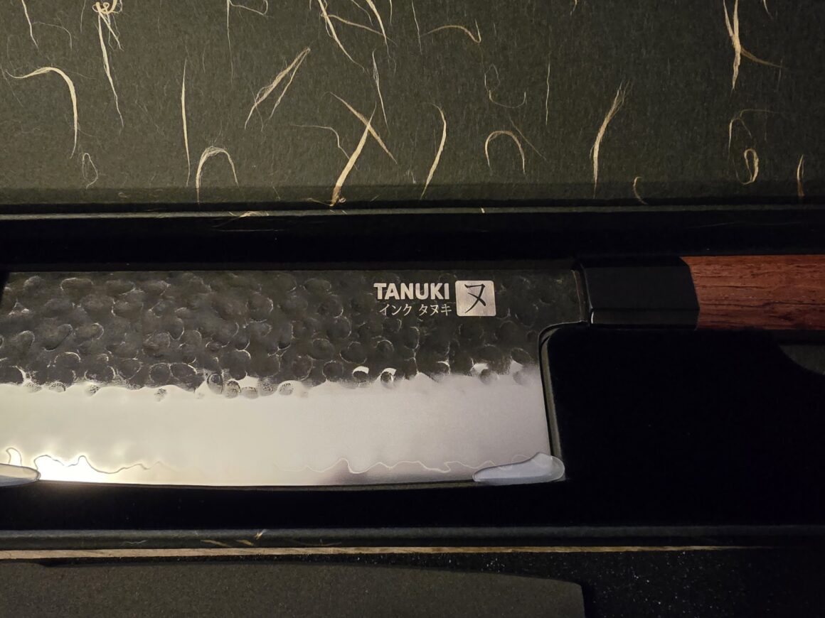 Udpaking af Tanuki kniven fra USHI.dk